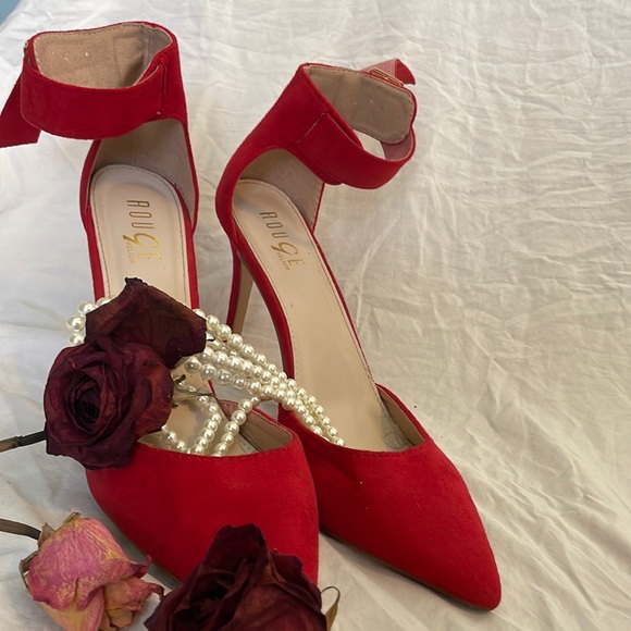 ❤️‍🔥🌶️Red Close Toed Heels🌶️❤️‍🔥 - Picture 2 of 8